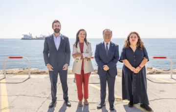 La presidenta de Redeia, Beatriz Corredor, el presidente de la ciudad autónoma, Juan Jesús Vivas, el secretario de Estado de Energía, Joan Groizard, y la delegada del Gobierno en Ceuta, Cristina Pérez Valero.