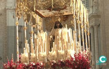 Procesión de la Virgen de la Merced por las calles de Cádiz. 
