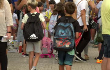 Escolares accediendo a su centro durante el pasado curso