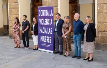 Minuto de silencio, este miércoles, en la Plaza de San Juan de Dios. 