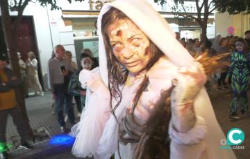 Los personajes del ‘Circo del Horror’ tomaron las calles de la ciudad en un gran desfile.