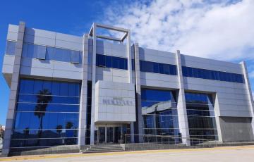 Fachada del Edificio Heracles de la Zona Franca de Cádiz.