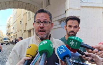 José Ignacio García atiende a los medios en Cádiz