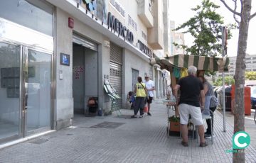 Acceso al espacio comercial por la calle Pueblo Gitano