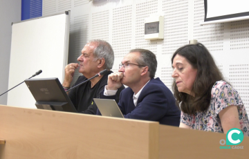 La profesora titular de Historia Contemporánea, Lola Lozano, durante su intervención en la cita