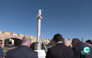 Un momento de la ceremonia celebrada por la onomástica en la Puerta de Tierra