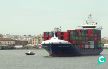 Buque de mercancias hacia la capital gaditana en una imagen de archivo