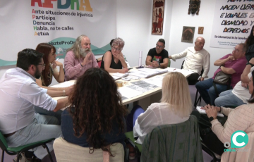 Miembros de la plataforma durante la rueda de prensa este martes ante los medios