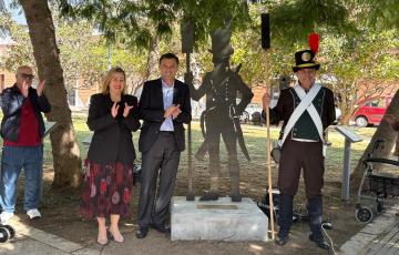 Este nuevo espacio recuerda la memoria de los 107 voluntarios que defendieron la ciudad durante el asalto frances en el siglo XIX