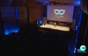 Momento del acto en directo de la Gala del Sorteo del Orden de actuaciones del COAC 2026.