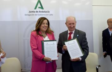 María del Carmen Castillo, y José Luis García-Zaragoza, tras la rúbrica para fomentar la FP 
