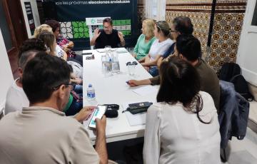 El portavoz de Adelante Andalucía y concejales de AIG con representantes del servicio de Ayuda a Domicilio en la ciudad de Cádiz