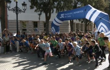 Momento en el que los participantes inician la carrera final.