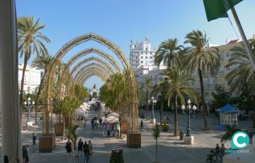 Alumbrado extraordinario en la plaza de San Juan de Dios.