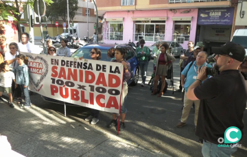Concentración este lunes en la delegación de salud de la capital gaditana