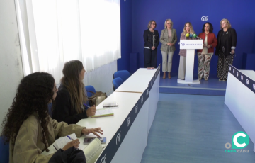 Un momento de una de las intervenciones en la rueda de prensa celebrada este lunes