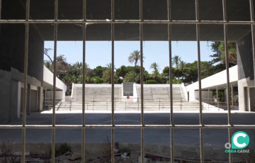 Imagen de la entrada principal del antiguo recinto del Jose María Pemán