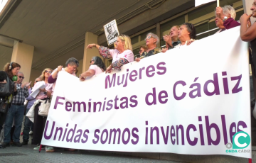 El colectivo se movilizó este lunes en la capital gaditana