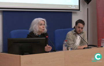 Momento del acto que se celebró en el salón de grados de la Facultad de Filosofía y Letras