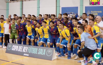 Las dos plantillas hermanadas en un momento histórico y deportivo