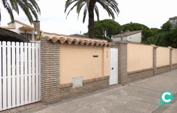 Portal de la casa donde transcurrió el luctuoso suceso