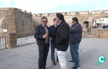 El portavoz de VOX, Manuel Gavira, atiende este lunes a los medios de comunicación.