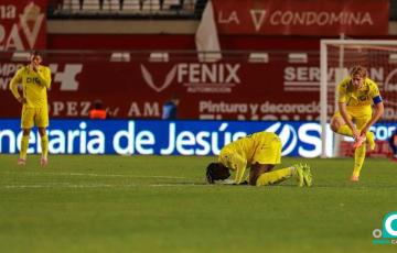 Los jugadores del conjunto cadista se lamentan en una acción del encuentro (Foto: Cádiz CF)