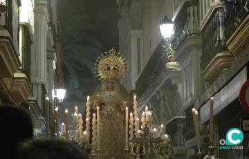La imagen de la Virgen del Buen Fin regresando a la parroquia de la Merced.
