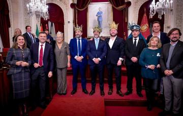 Autoridades y protagonistas tras la ceremonia