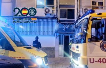 Un agente vigila el lugar del suceso en la localidad gaditana