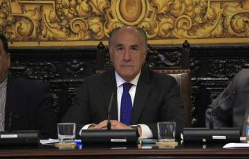 El alcalde de Algeciras durante el pleno ordinario de diiciembre de este viernes
