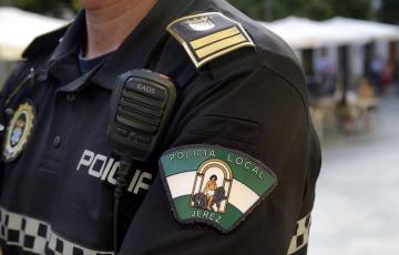 Detalle de un agente de la Policía Local de la localidad gaditana