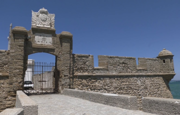 Portada de la antigua fortaleza lugar donde sucedieron los hechos