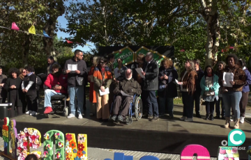 El acto se celebró en la plaza de España con presencia de autoridades y distintas organizaciones