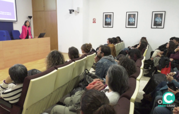 Un momento de la intervención celebrada en la Facultad de Filosofía y Letras de Cádiz