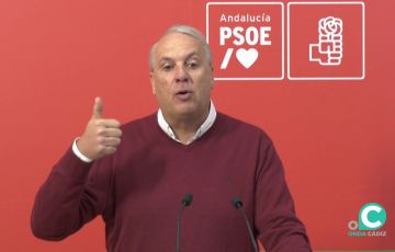 El mandatario socialista durante su intervención en rueda de prensa este lunes