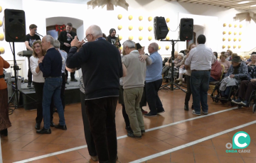 El baile amenizó la velada entre los presentes