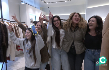 Las agraciadas celebran su suerte