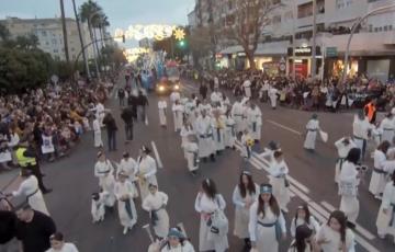 La Agencia de Emergencias de Andalucía recomienda extremar la vigilancia de los niños durante el cortejo de las cabalgatas .