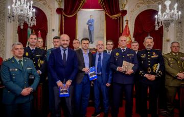 El acto se celebró con presencia de autoridades en el Salón de Plenos