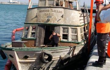 Traslado de la nave accidentada en una imagen de archivo