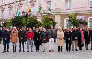 Minuto de silencio de este lunes frente al Palacio Provincial
