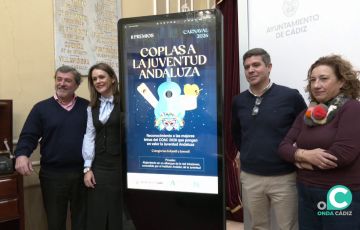 Autoridades y organizadores en el acto de presentación de este lunes