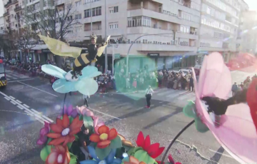 Imagen del desfile festivo del 2025