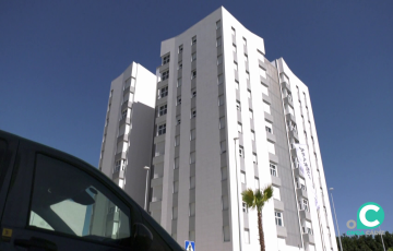 El edificio de viviendas fue entregado hace un año y medio por la Junta