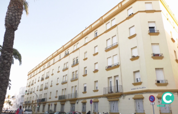 Fachada de vivienda en el casco histórico de la capital gaditana