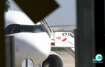 Avión en la pista del aeropuerto jerezano