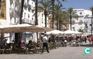 Mesas en la plaza de la Catedral 