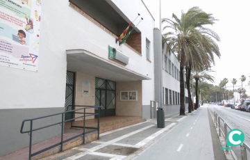 Fachada del centro educativo desde la avenida Duque de Nájera