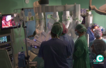 Intervención quirúrgica de transplantes en una imagen de archivo